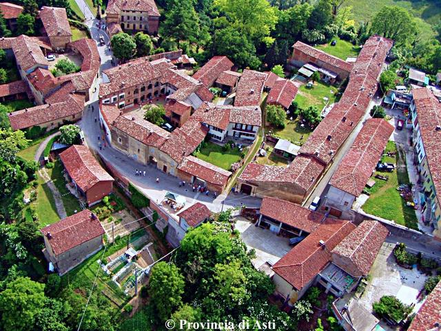 Cerreto d'Asti "ritrova" il suo parco giochi grazie alla generosità del sindaco e dei cittadini