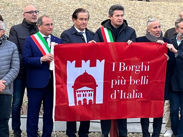 A Castagnole Lanze la consegna della bandiera de “I borghi più belli d’Italia”