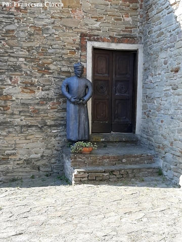 Statua del prete di campagna